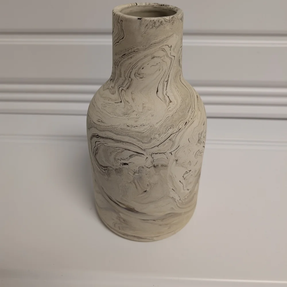H&M Swirled Beige Vase